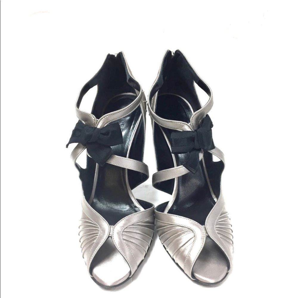 FINAL SALE‼️Gucci Gray Silk PeepToe Black Bow High